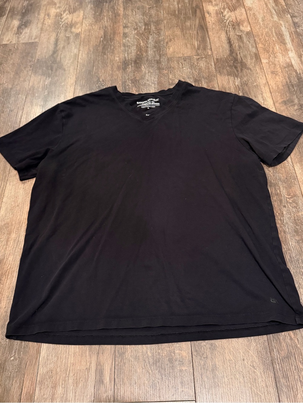 Banana Republic Men’s Black V-Neck Short Sleeve Tee